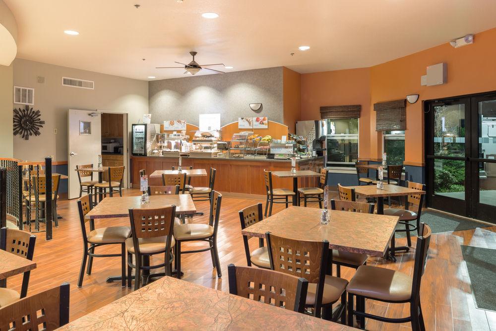 מק'קינליוויל Holiday Inn Express Hotel & Suites Arcata/Eureka-Airport Area By Ihg מראה חיצוני תמונה