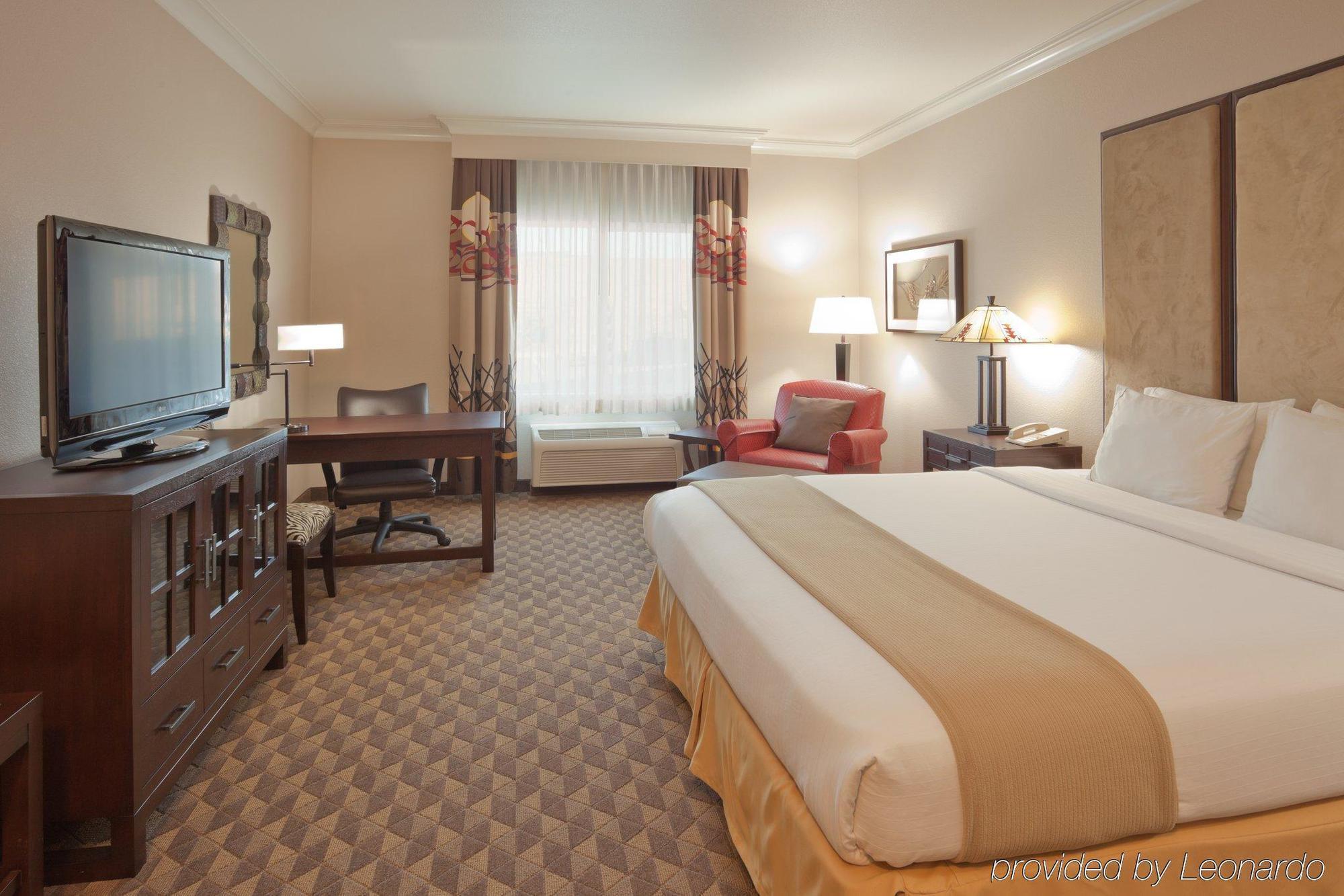 מק'קינליוויל Holiday Inn Express Hotel & Suites Arcata/Eureka-Airport Area By Ihg חדר תמונה