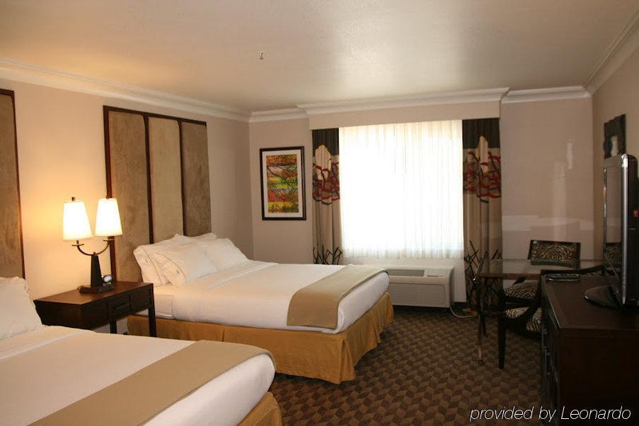 מק'קינליוויל Holiday Inn Express Hotel & Suites Arcata/Eureka-Airport Area By Ihg חדר תמונה