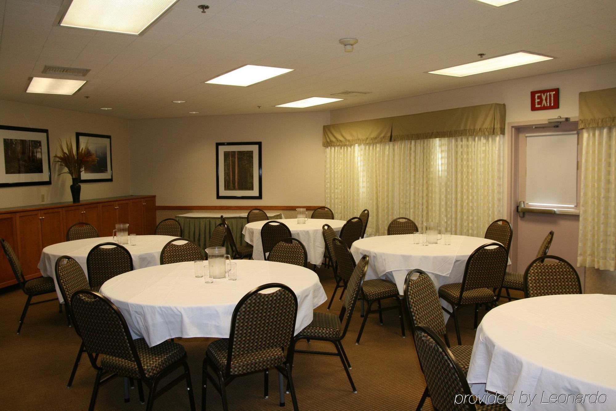 מק'קינליוויל Holiday Inn Express Hotel & Suites Arcata/Eureka-Airport Area By Ihg מתקנים תמונה