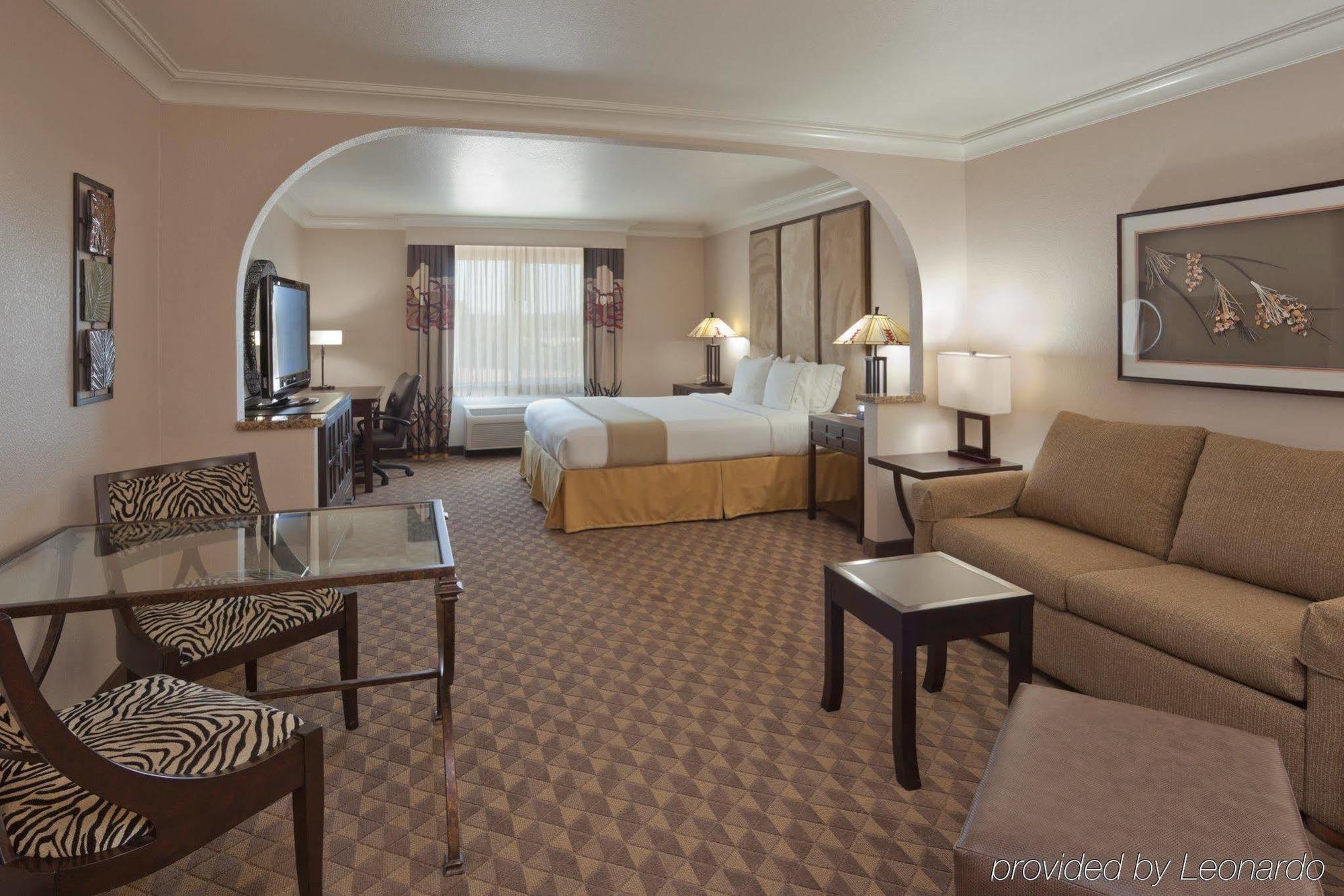מק'קינליוויל Holiday Inn Express Hotel & Suites Arcata/Eureka-Airport Area By Ihg חדר תמונה