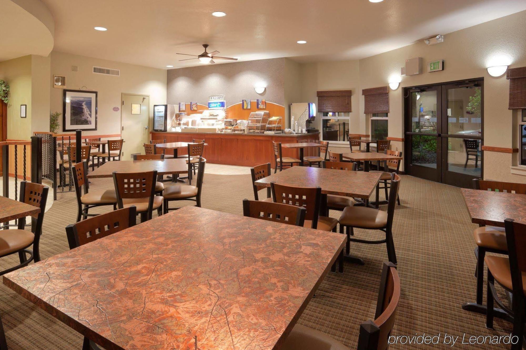 מק'קינליוויל Holiday Inn Express Hotel & Suites Arcata/Eureka-Airport Area By Ihg מסעדה תמונה